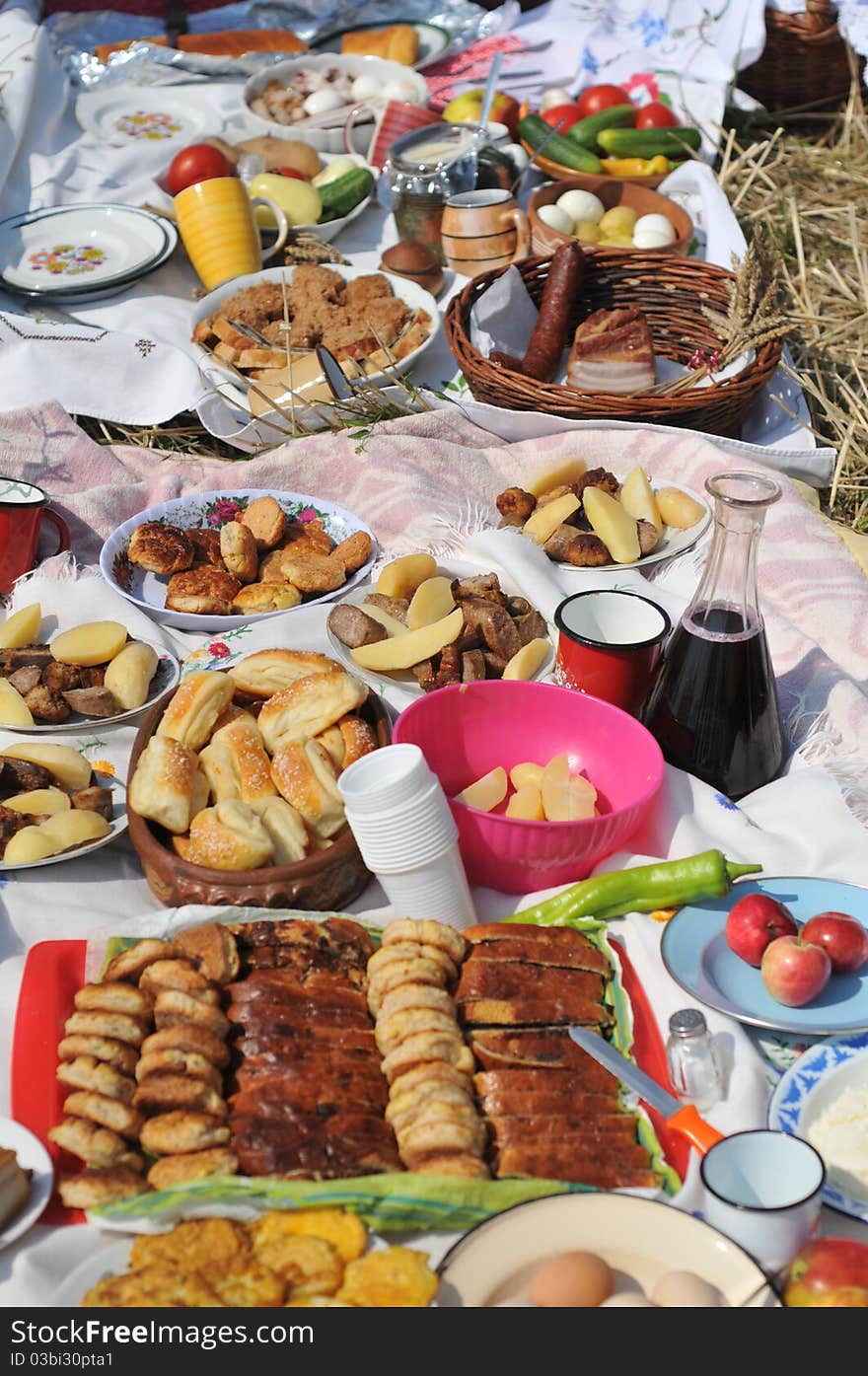 Traditional breakfast in the open at the time of harvest