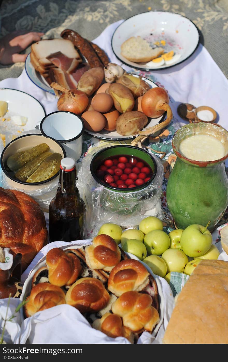 Traditional breakfast in the open at the time of harvest