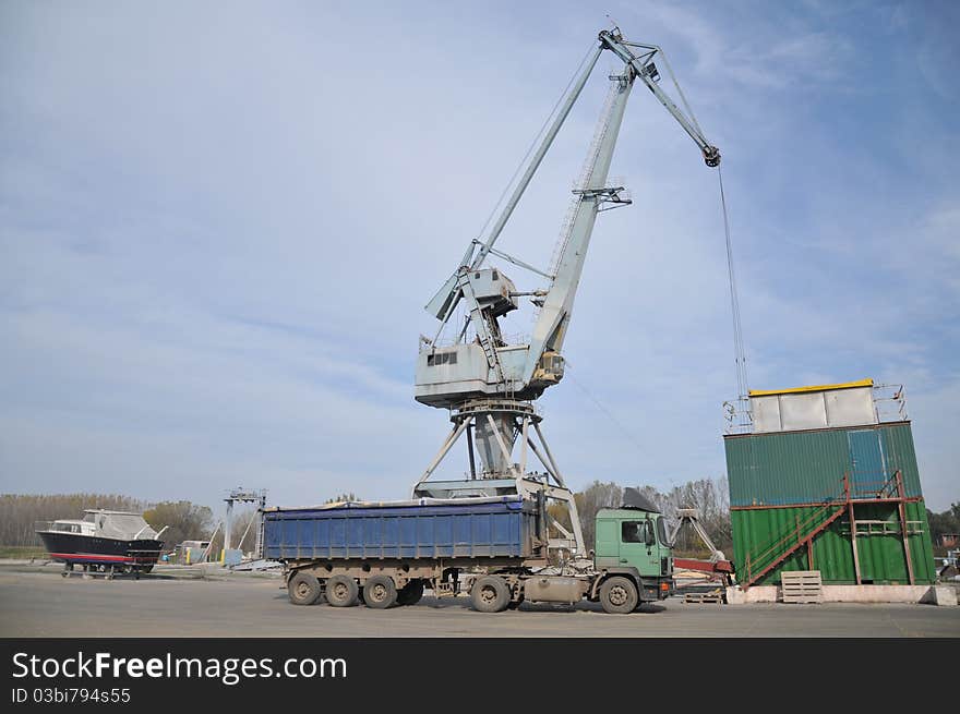 Port crane. shipping goods into the truck