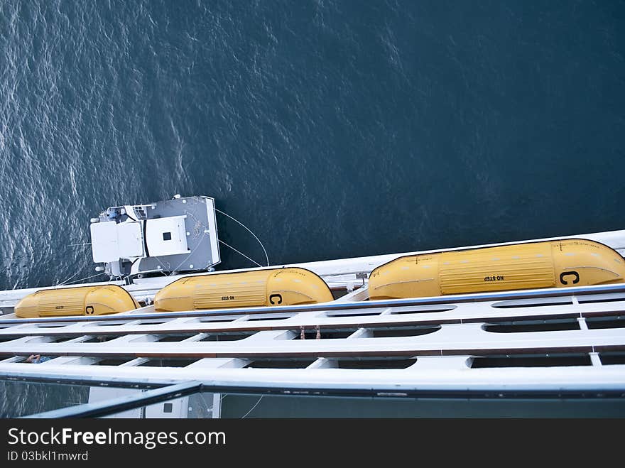 Pilot boat aproaching a cruiseship