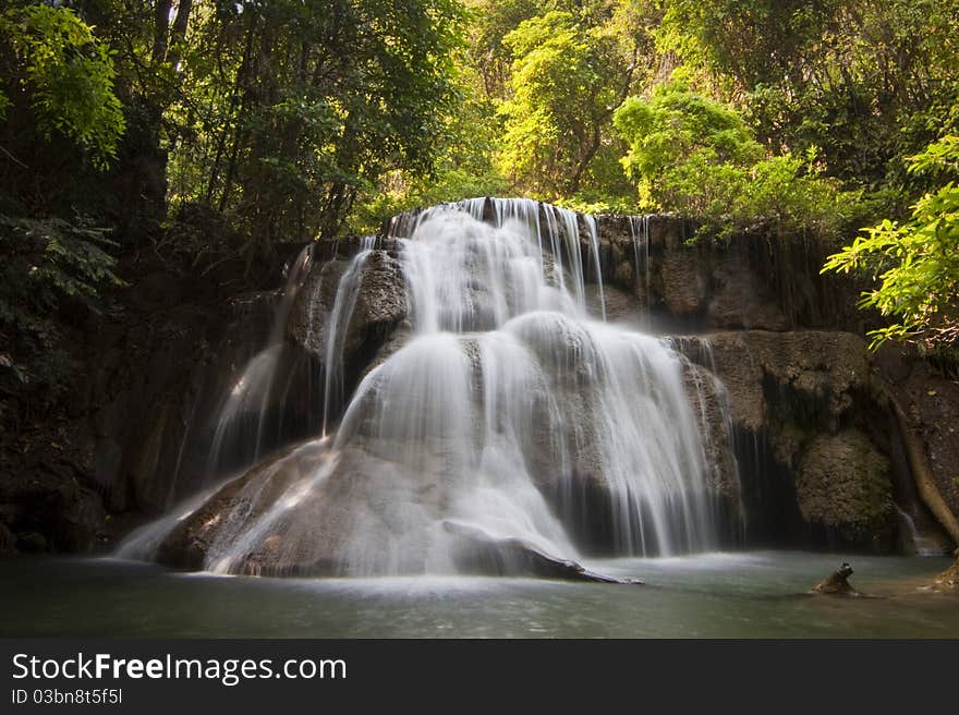 Mae-Ka-Min Waterfall