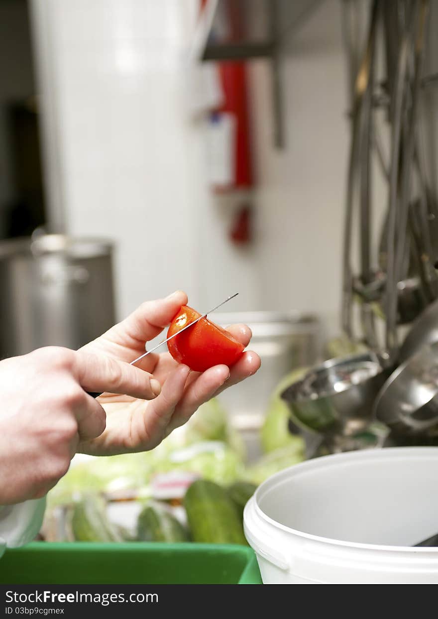 Preparing tomato for salad