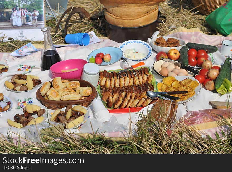 Traditional breakfast in the open at the time of harvest