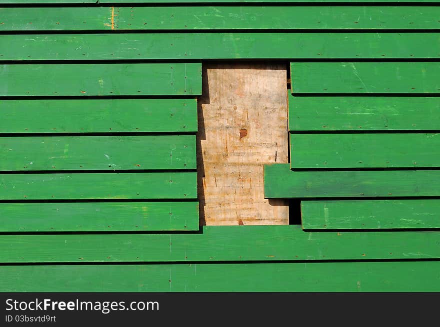 Green planking with a hole