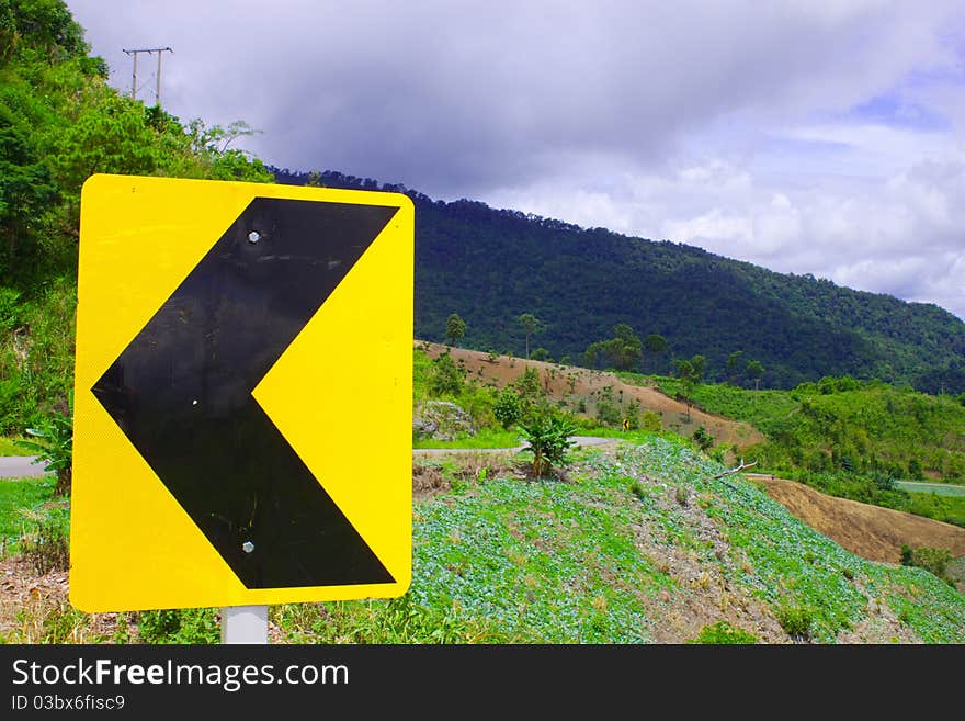 Yellow background and black sign were seen very well in night. Yellow background and black sign were seen very well in night.