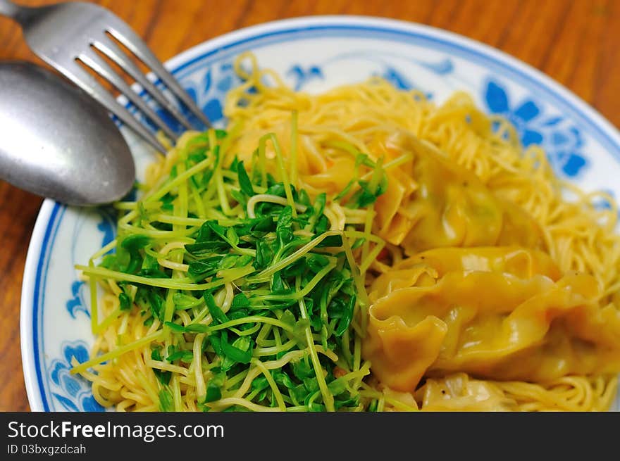 Healthy Vegetarian Dumpling Noodles