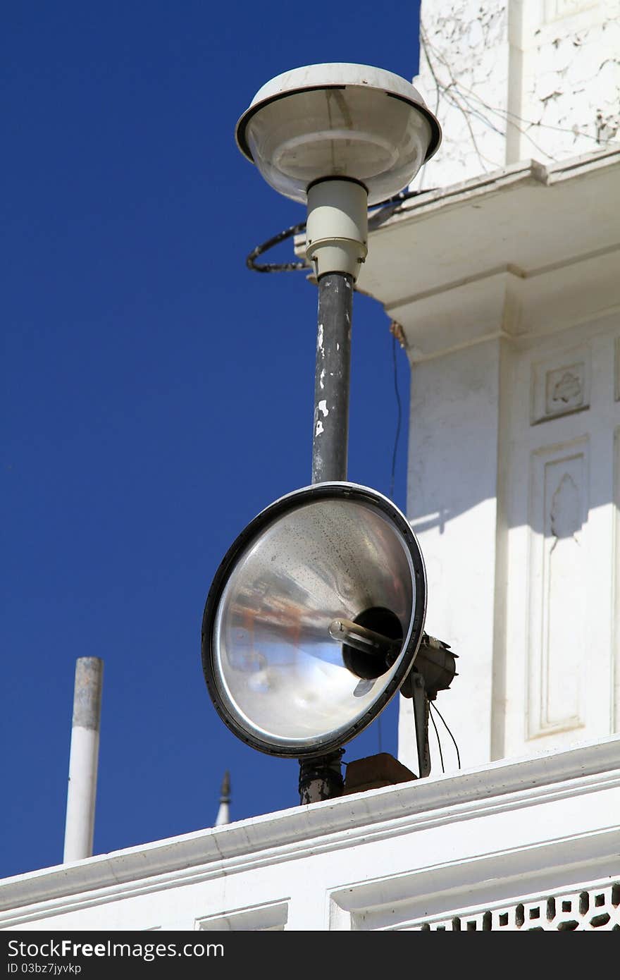 Big search light fitted on the roof top.