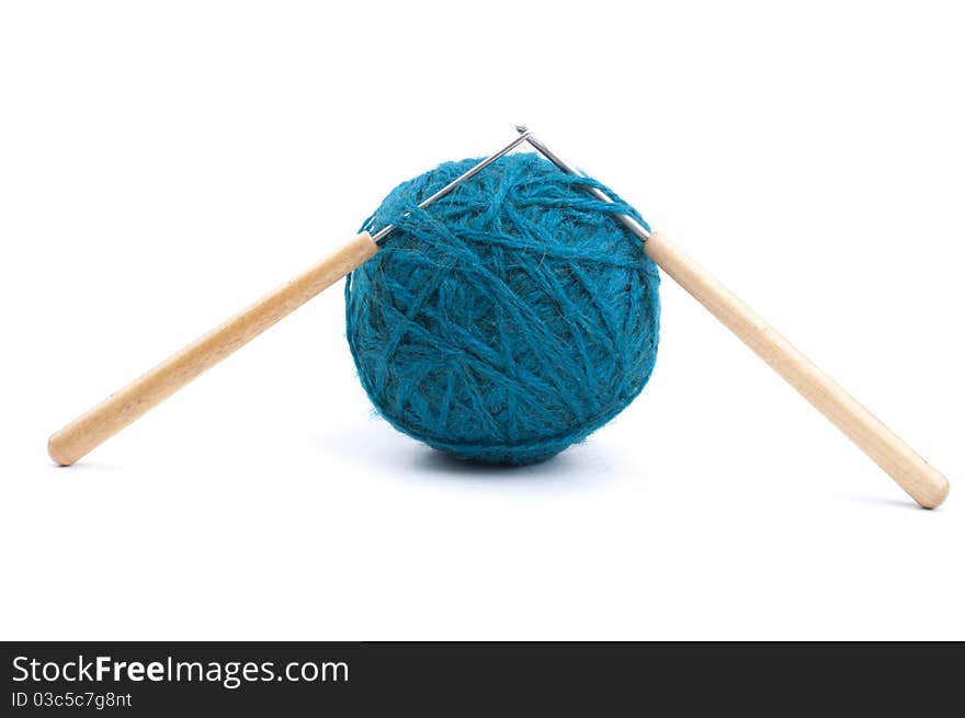 Blue ball of yarn with knitting needles