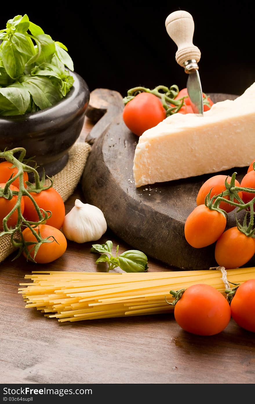 Ingredients for pasta with tomatoe sauce