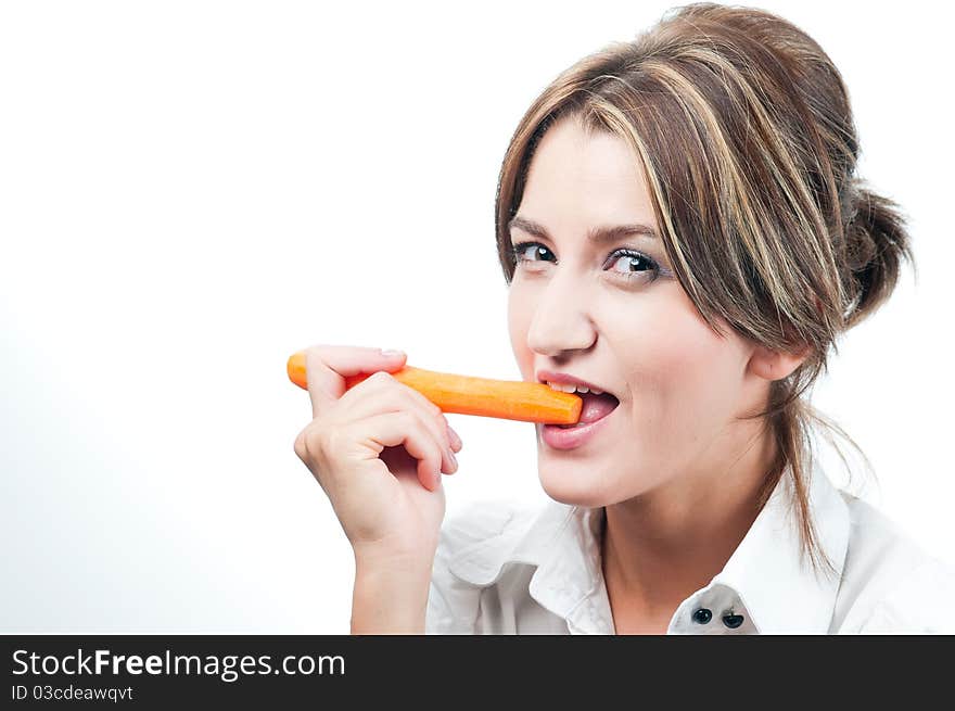 Beautiful girl s face eating a carrot