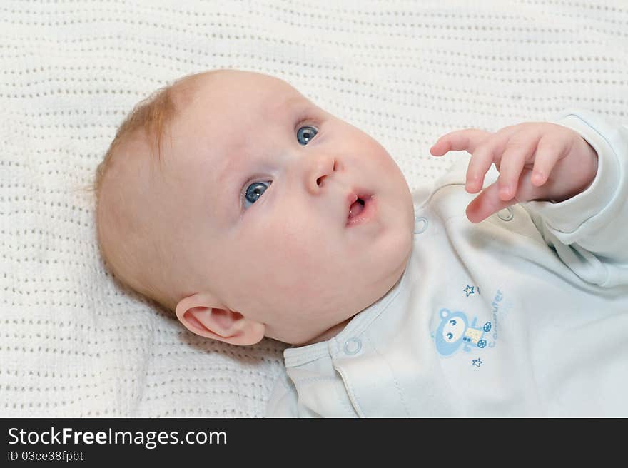 Small child shows a palm