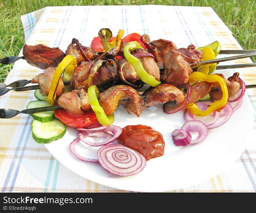 Barbecue meat with vegetables