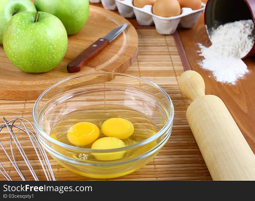 Components for baking apple pie.