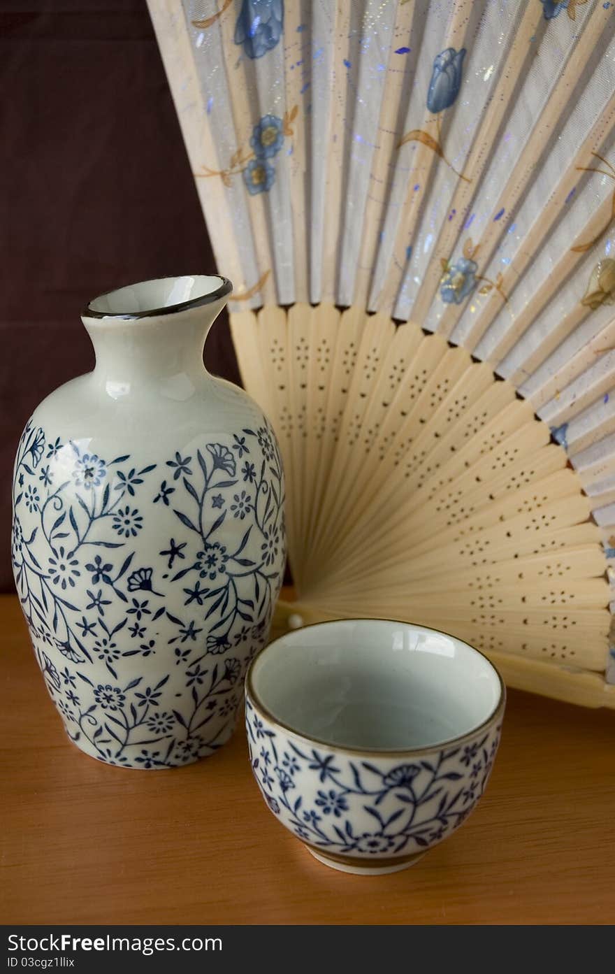 Sake set with wooden fan