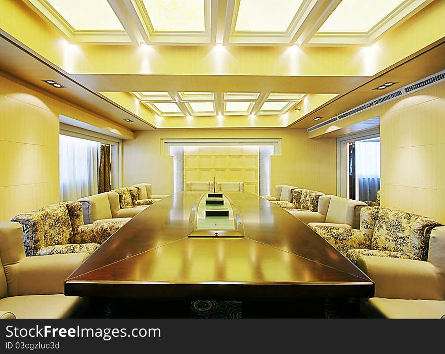 Spacious and bright meeting rooms