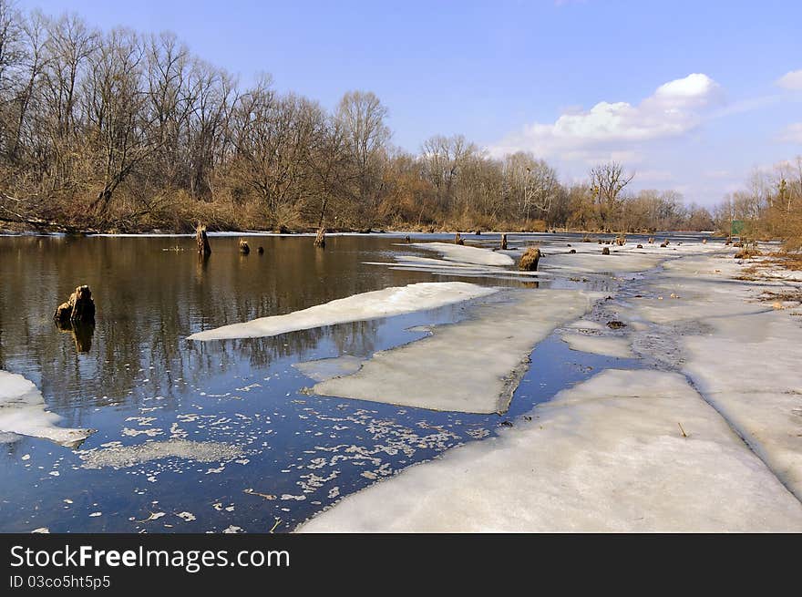 Spring ice drift