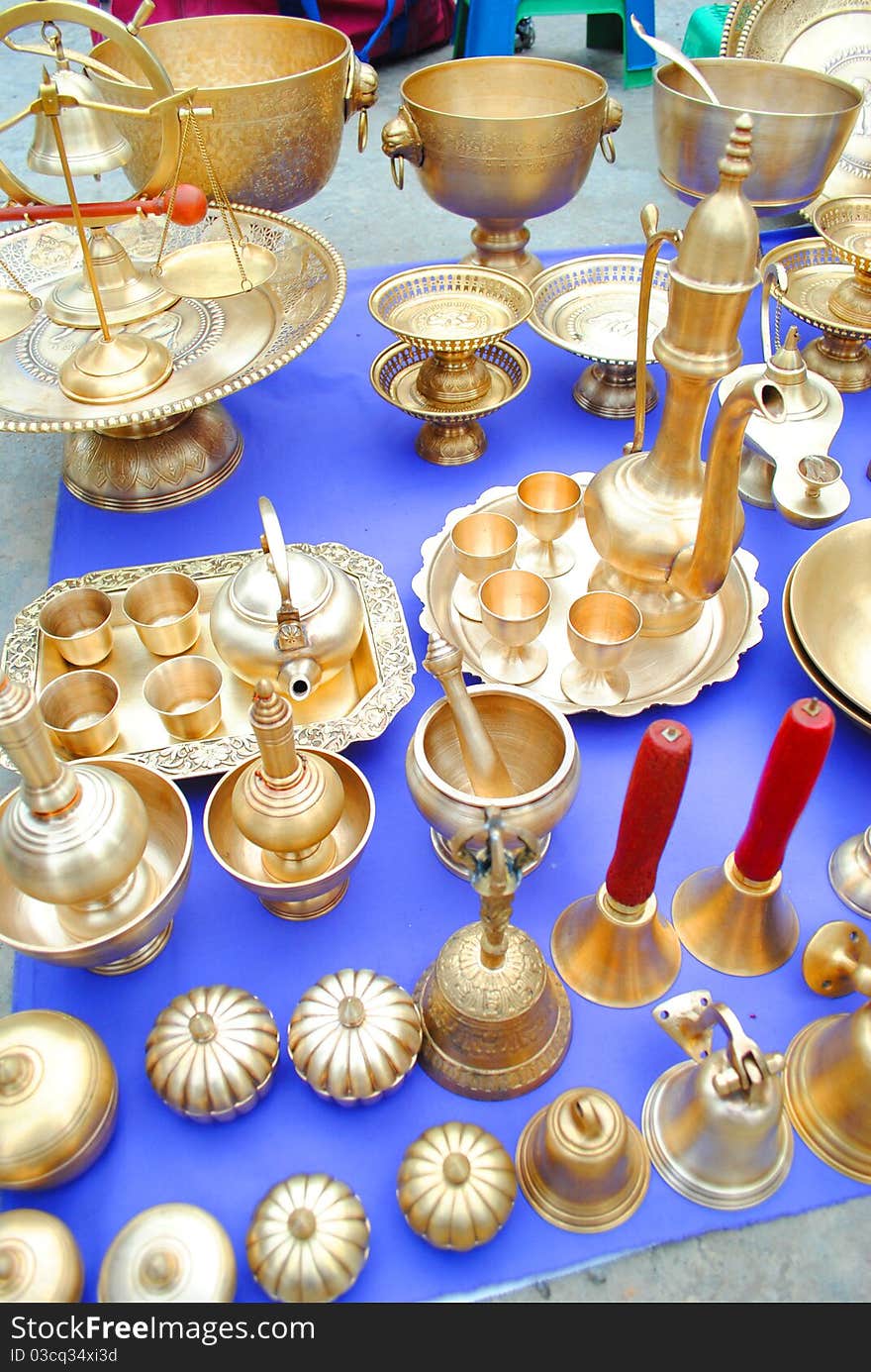 A lot of brassware sell at the market