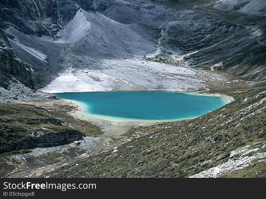 Glaciers melted, dripped water formed a shallow pond at 4500m altittude. Glaciers melted, dripped water formed a shallow pond at 4500m altittude