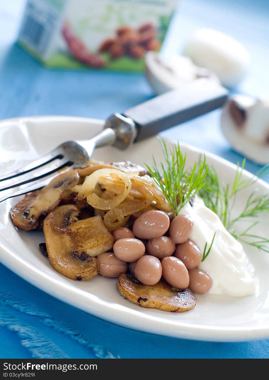 Bean and mushrooms appetizer