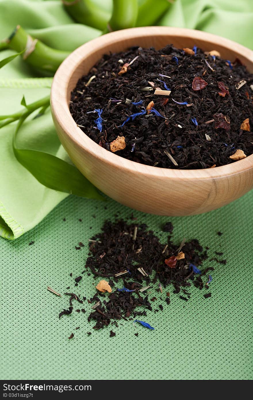 Dried black tea in bowl