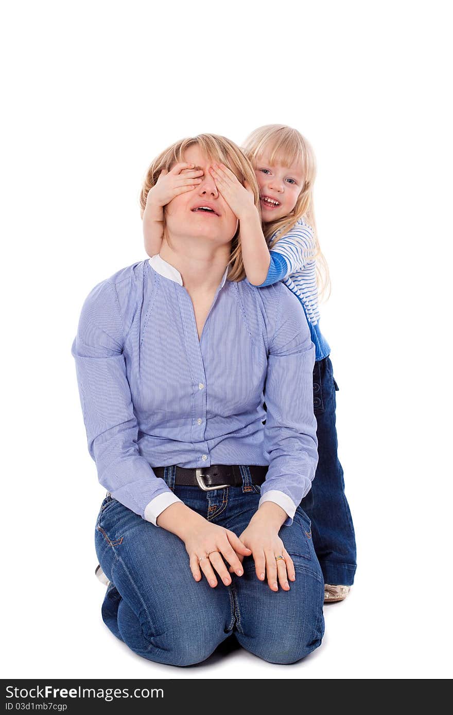 Child close her mother eyes