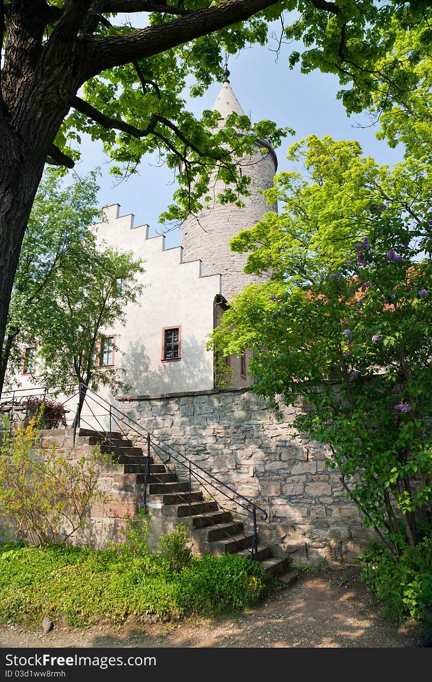 Courtyard of the castle Leuchtenburg with the keep Tower