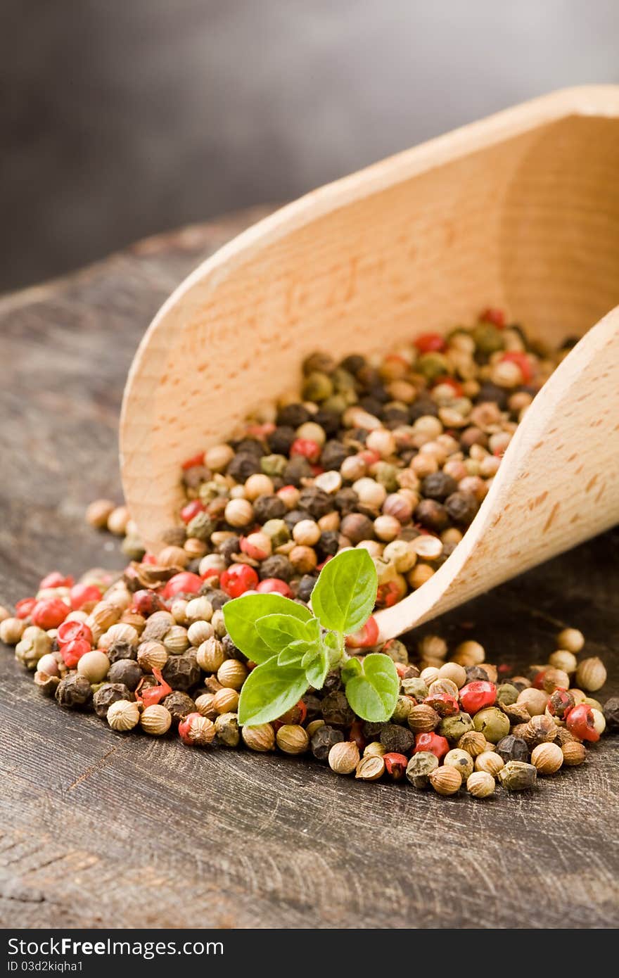 Shovel with mixed pepper beans