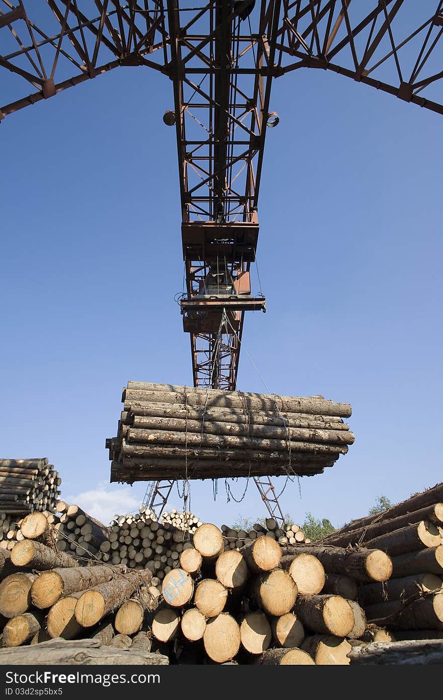 The auto-loader worka in warehouse of logs