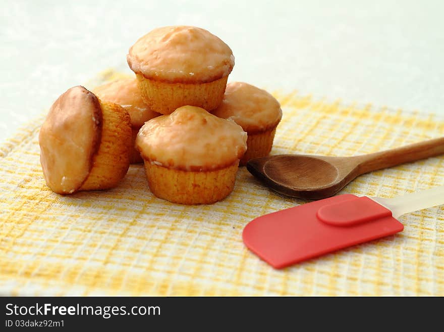 Topping carrots flavored baked muffins