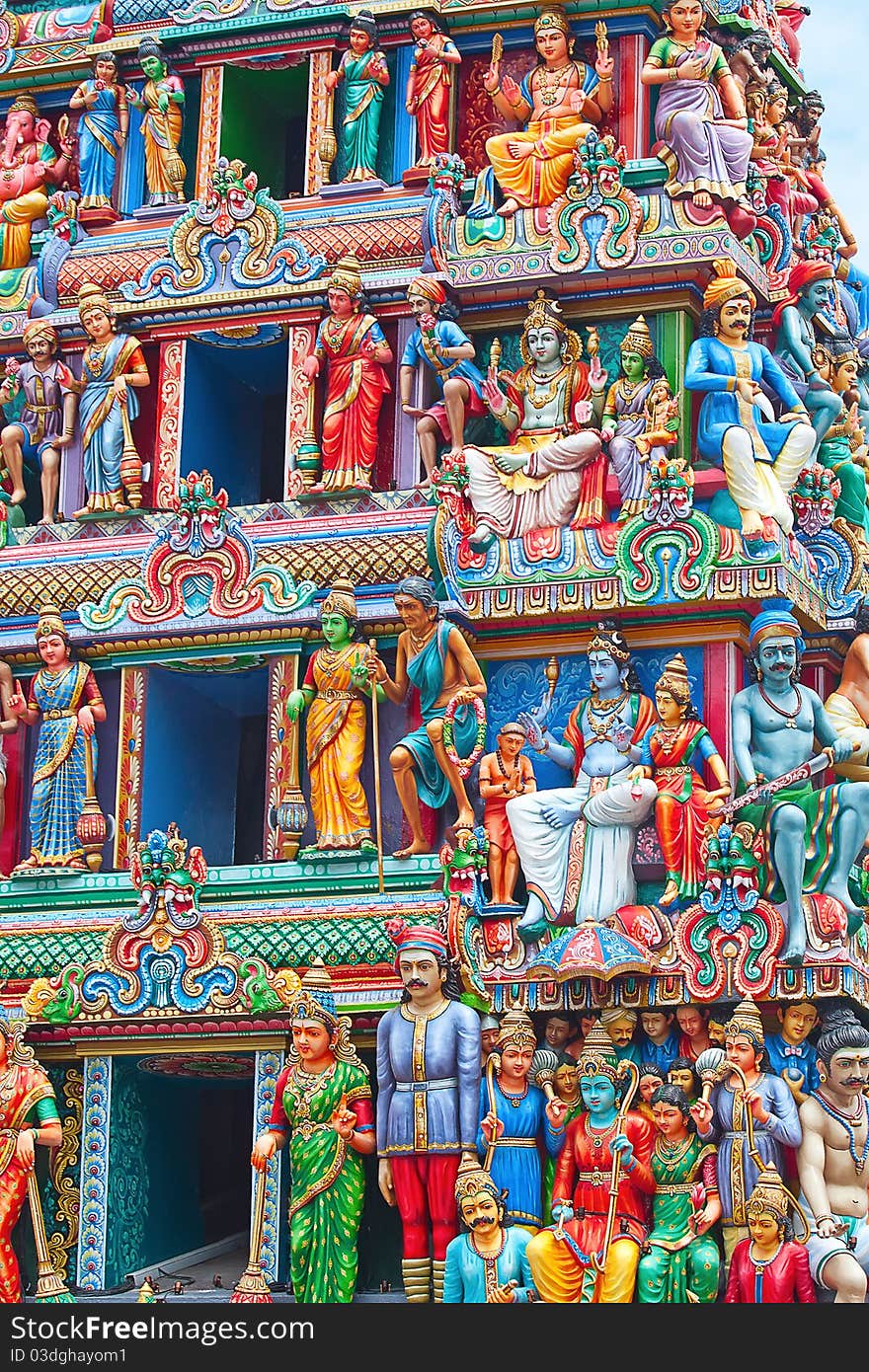 Sri Mariamman Temple is oldest Hindu temple in Singapore. Agamic temple, built in Dravidian style. Located in Chinatown.