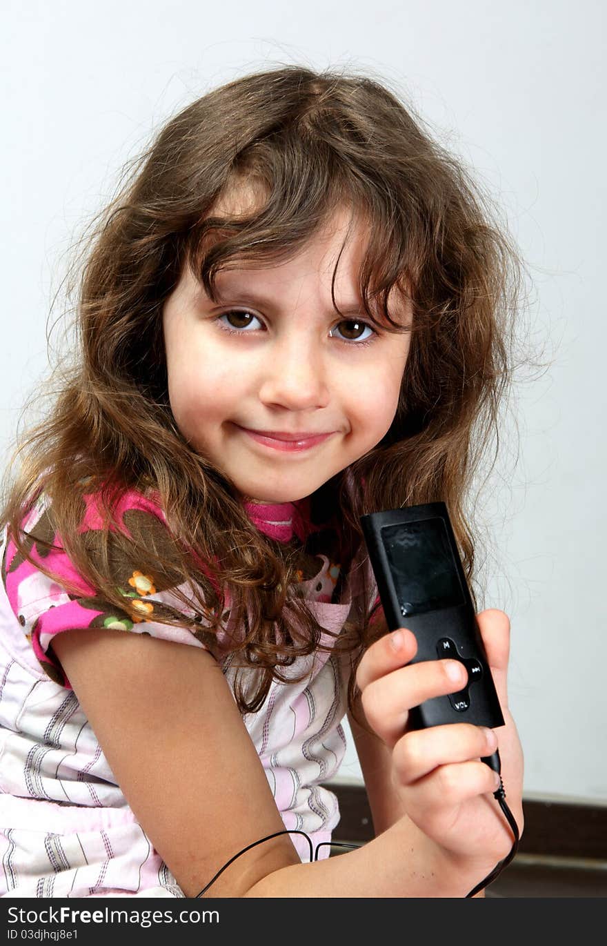 A small girl listening music