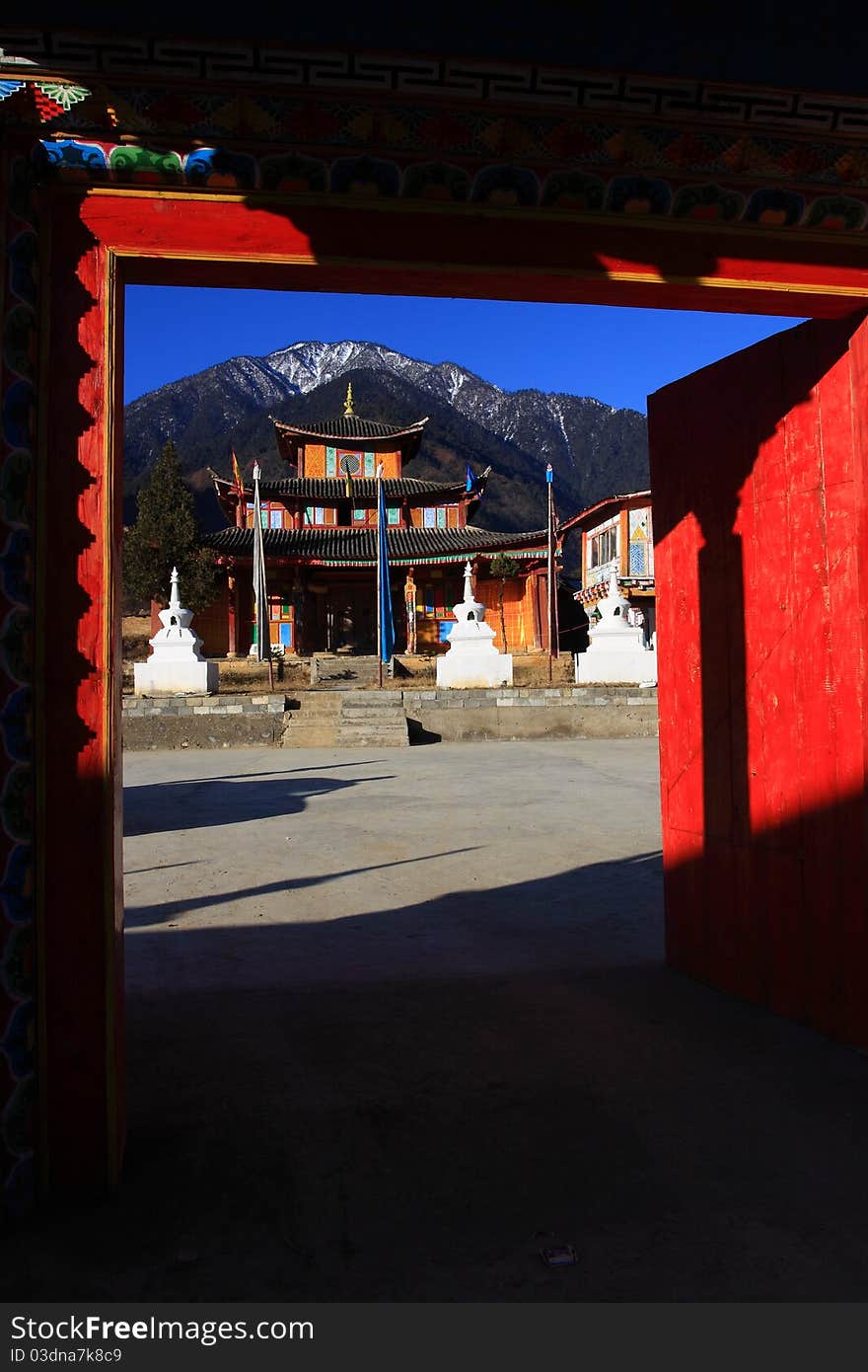 Sun shine at the entrance of Puhua temple, Bingzhongluo, Yunnan province, China