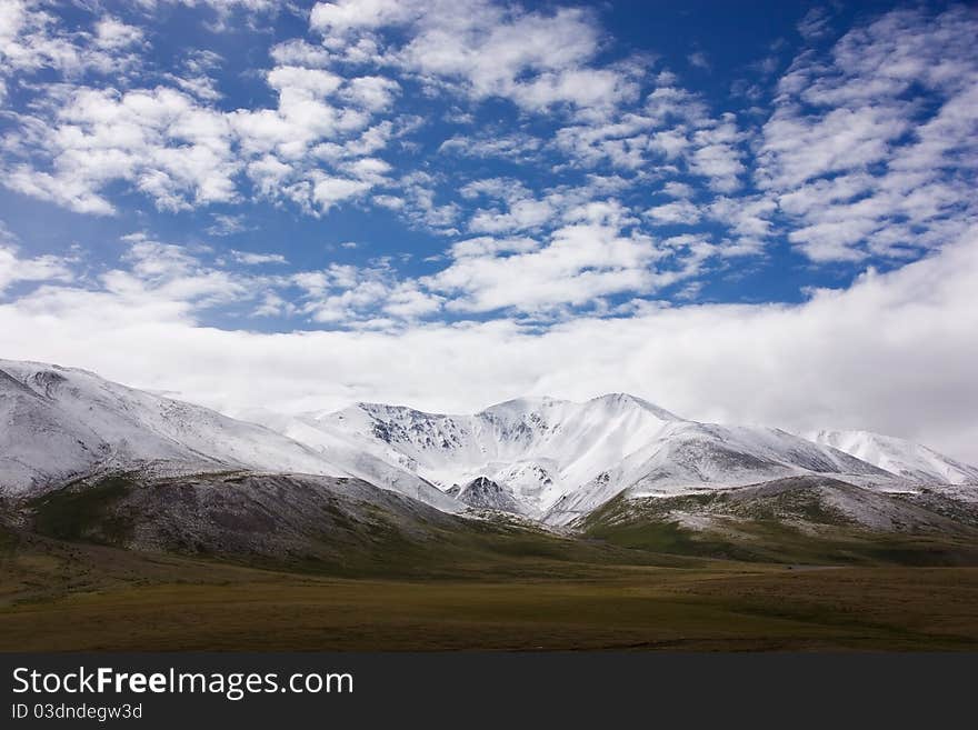 Tovan Bogda crest in Mongolia. Tovan Bogda crest in Mongolia