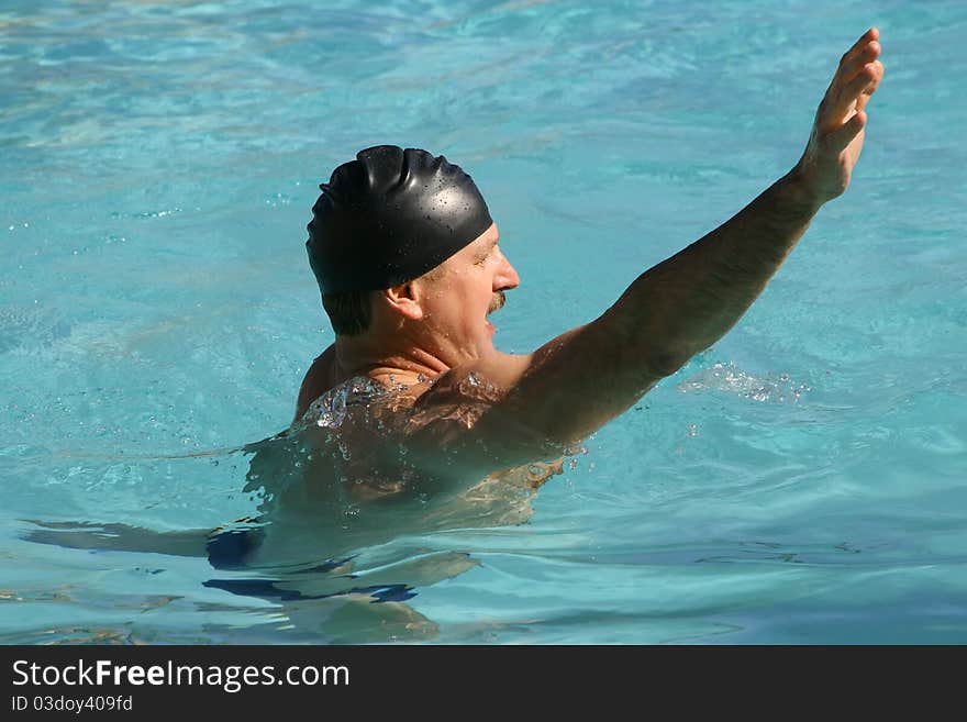 Water polo player waiting for the ball