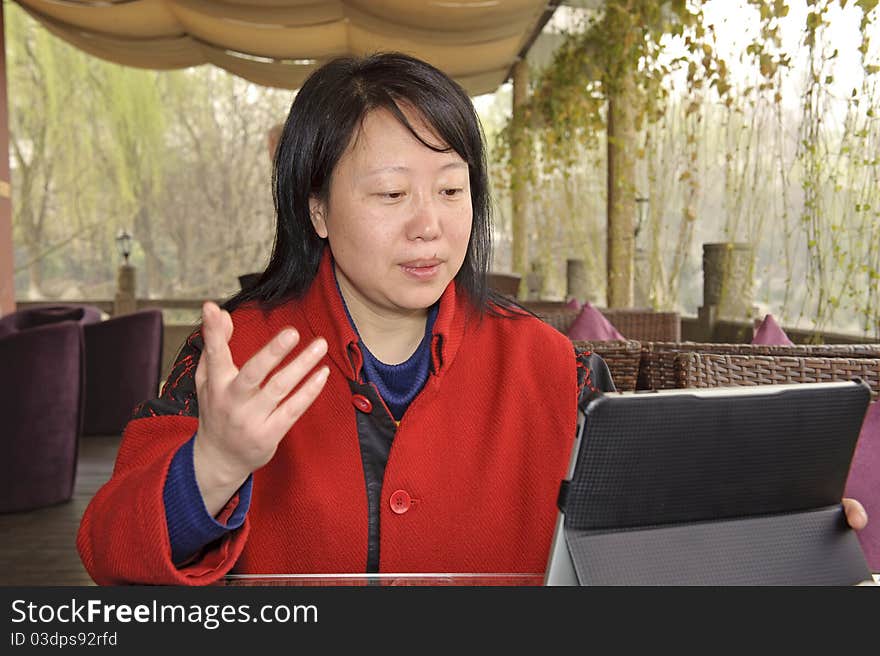 A talking business woman with laptop