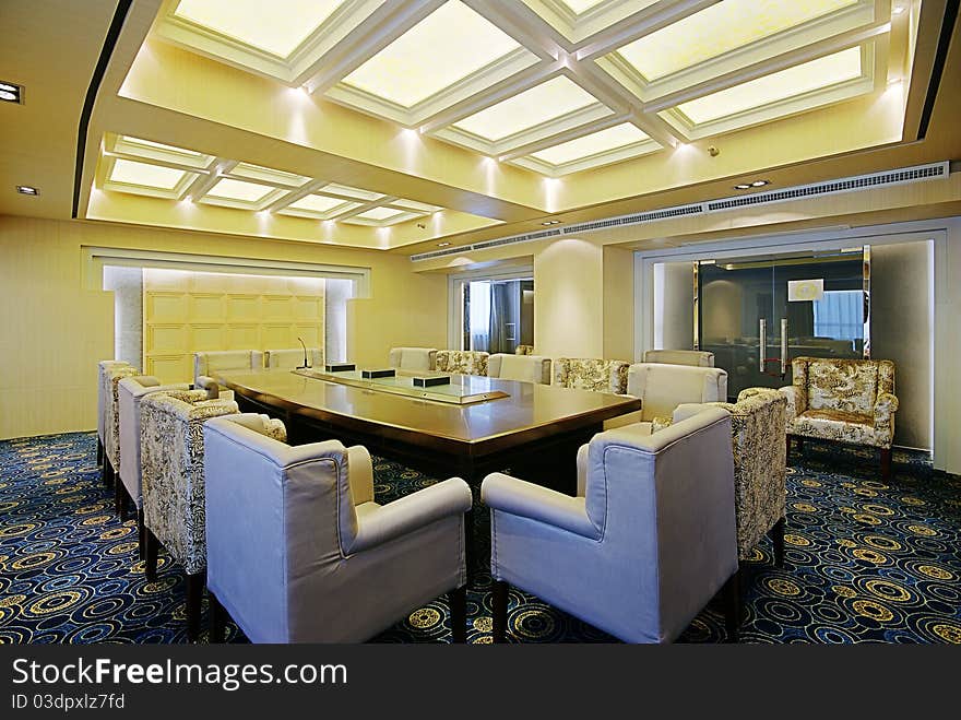 Spacious and bright meeting rooms