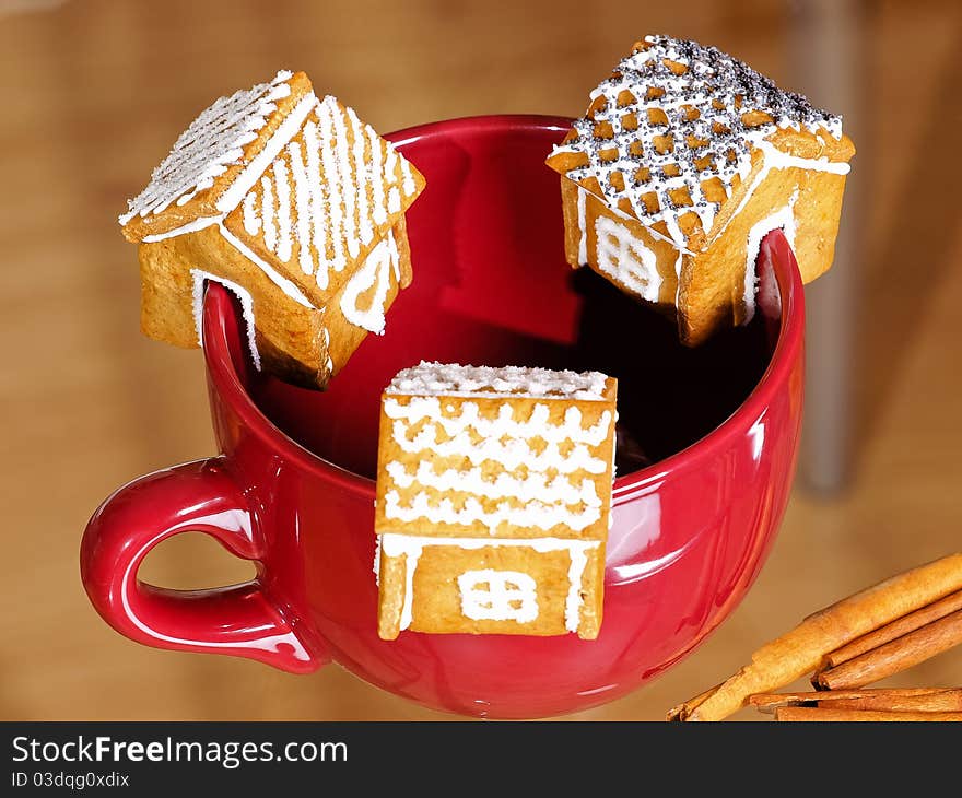 Mini treacle cake houses hanging on the violet cup. Mini treacle cake houses hanging on the violet cup