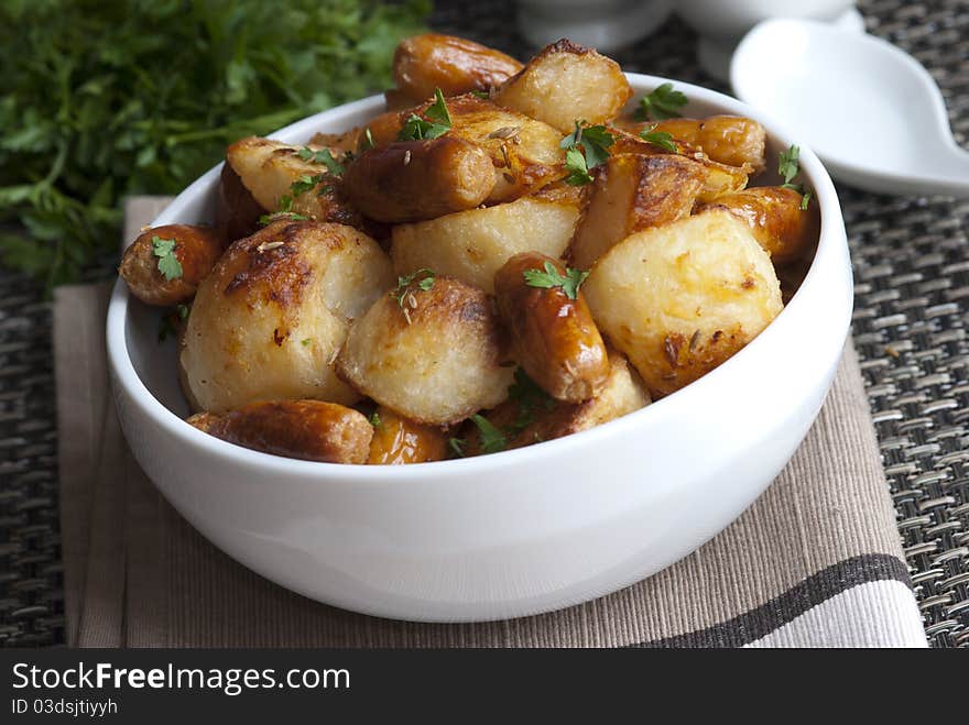 Sausages with roast potatoes