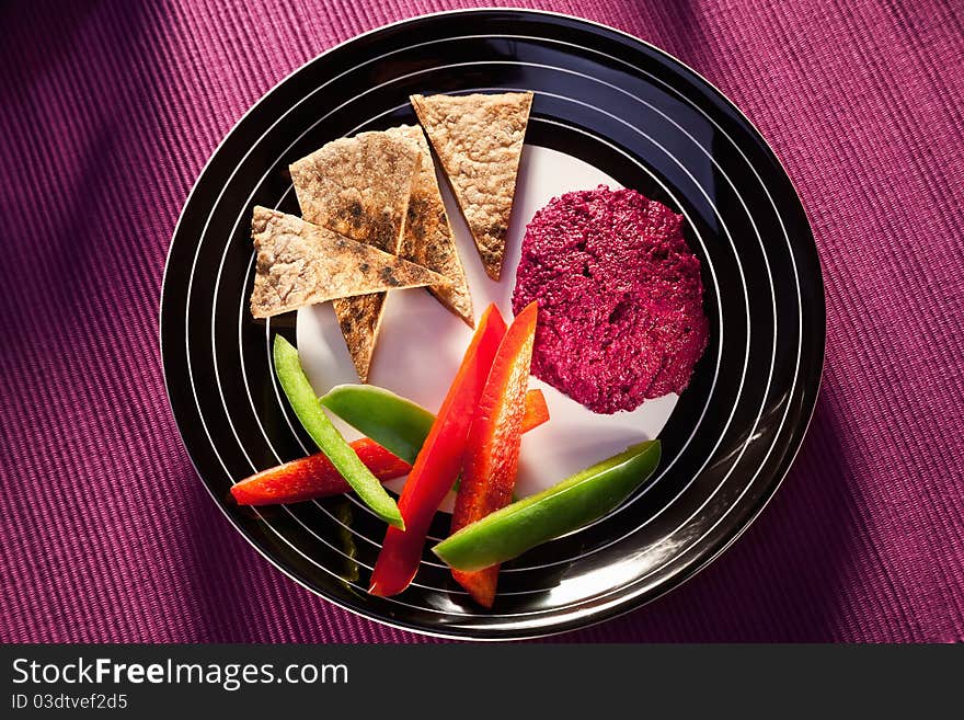 Beetroot humus with whole wheat pita bread and vegetables