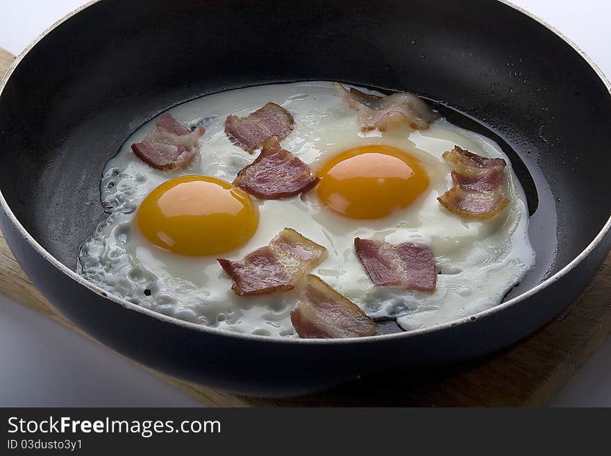 Fried eggs with bacon