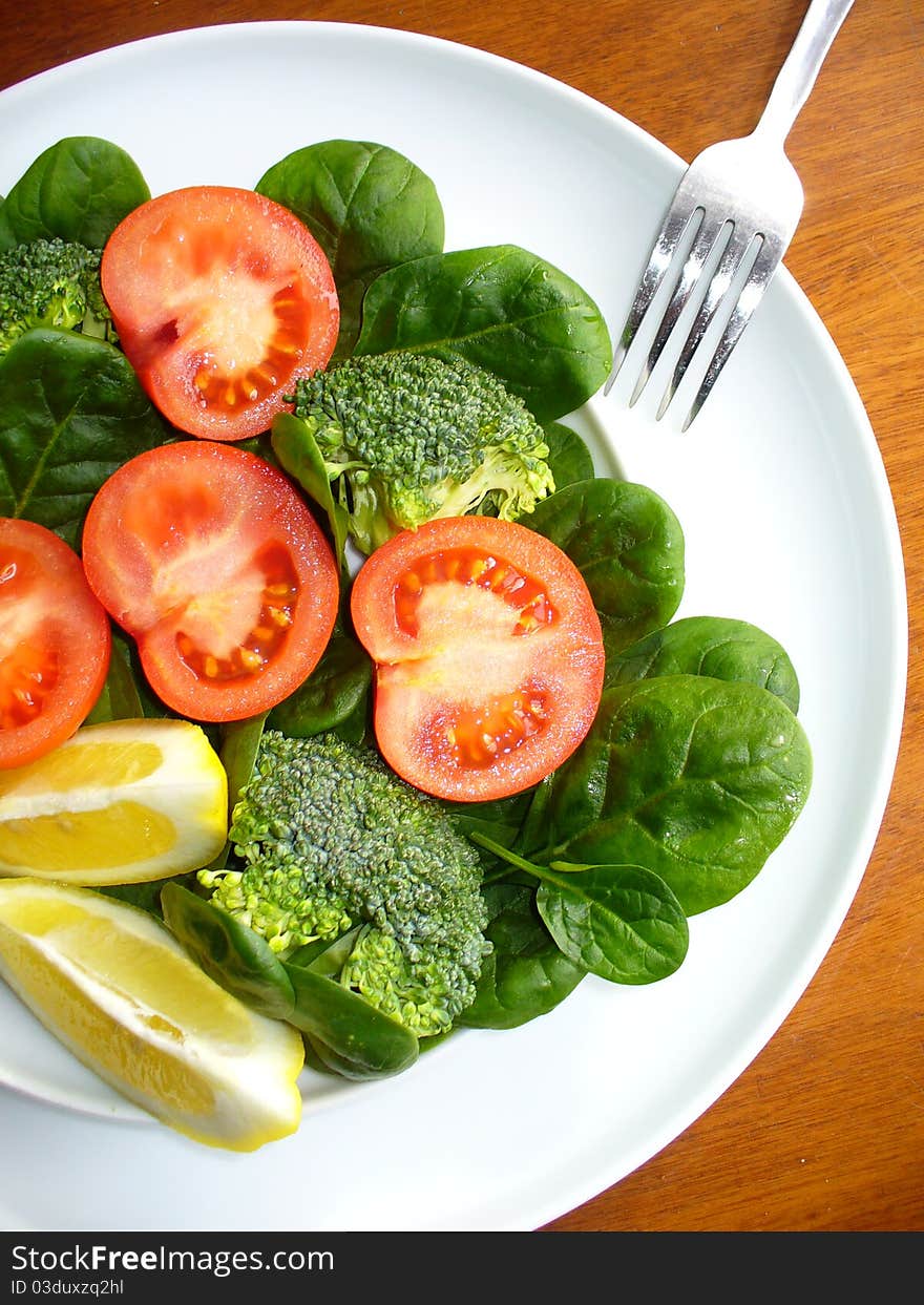 Salad with broccoli,spinach and tomatoes