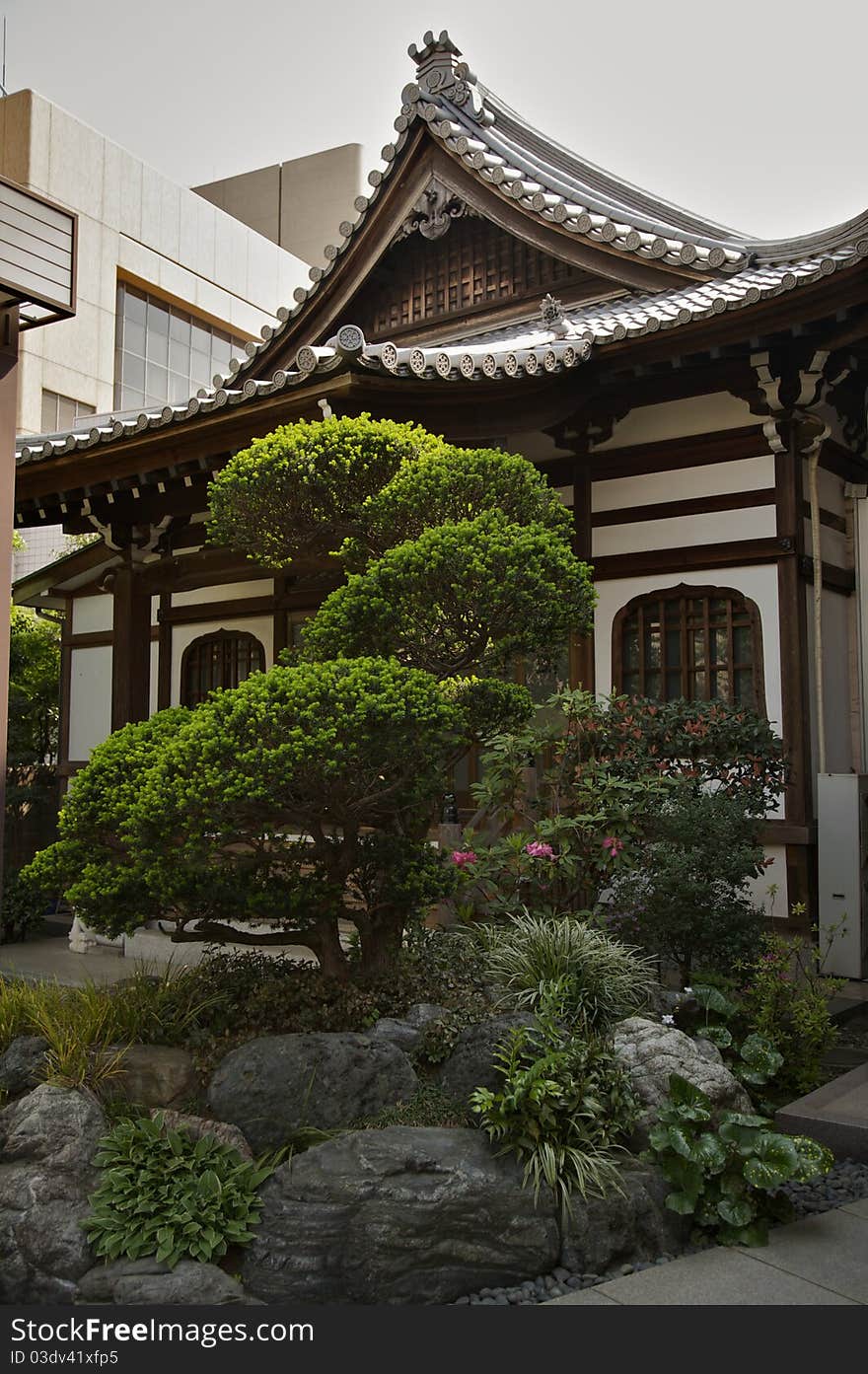 Japanese temple with a designered garden in Tokyo