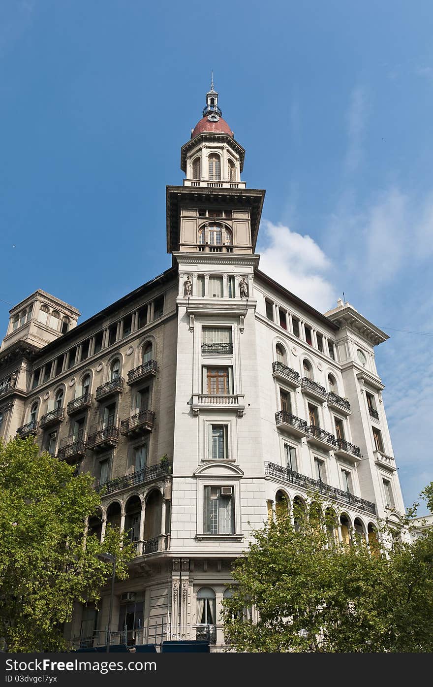 La Inmobiliaria building facade located near Congreso square. La Inmobiliaria building facade located near Congreso square.