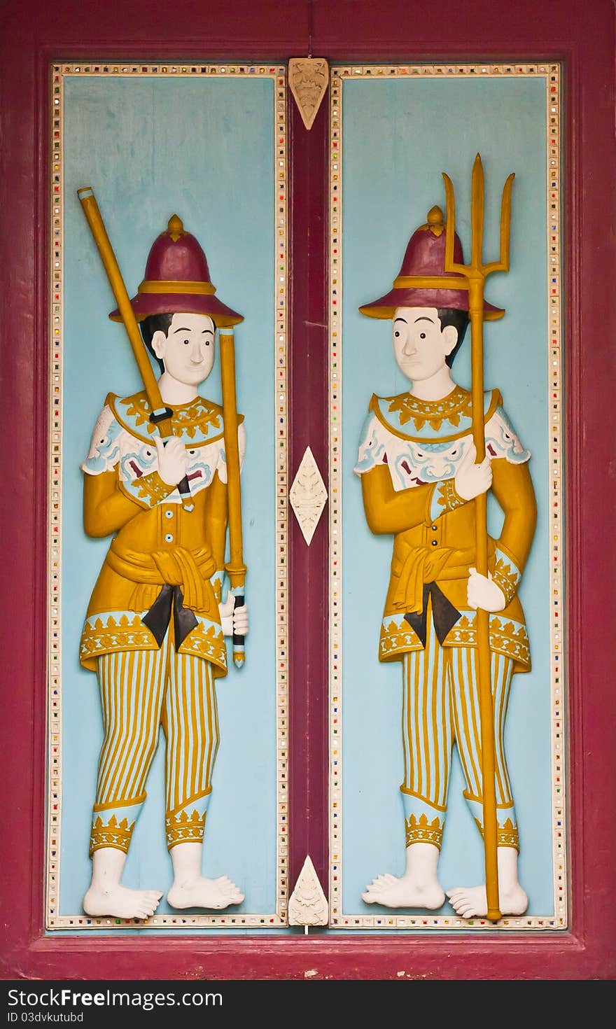 Thai wooden carving door guardian pattern