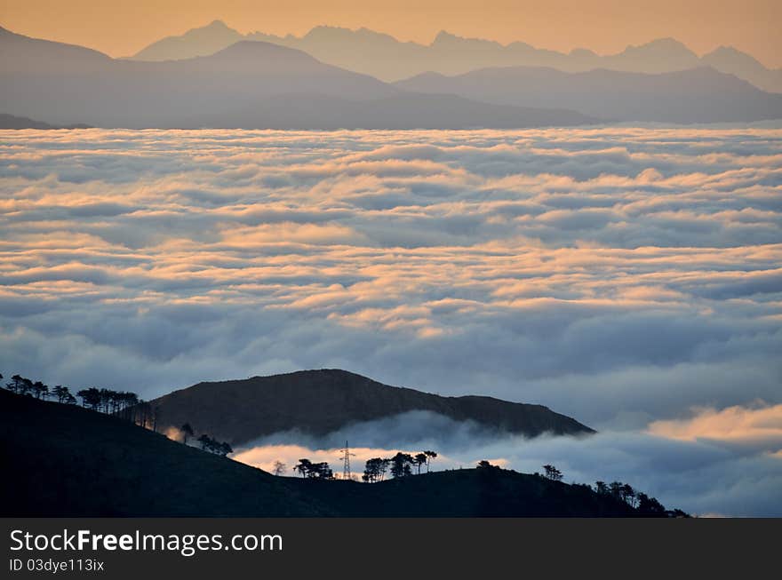 Zooming Apuane Alps