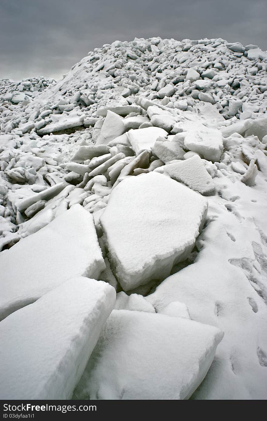 Ice at the sea coast