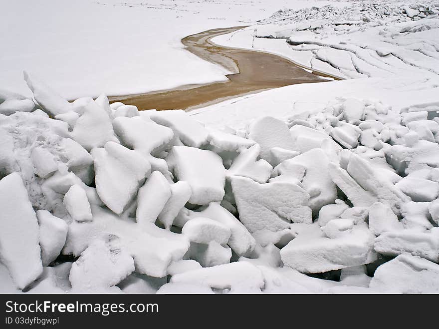 Ice at the sea coast