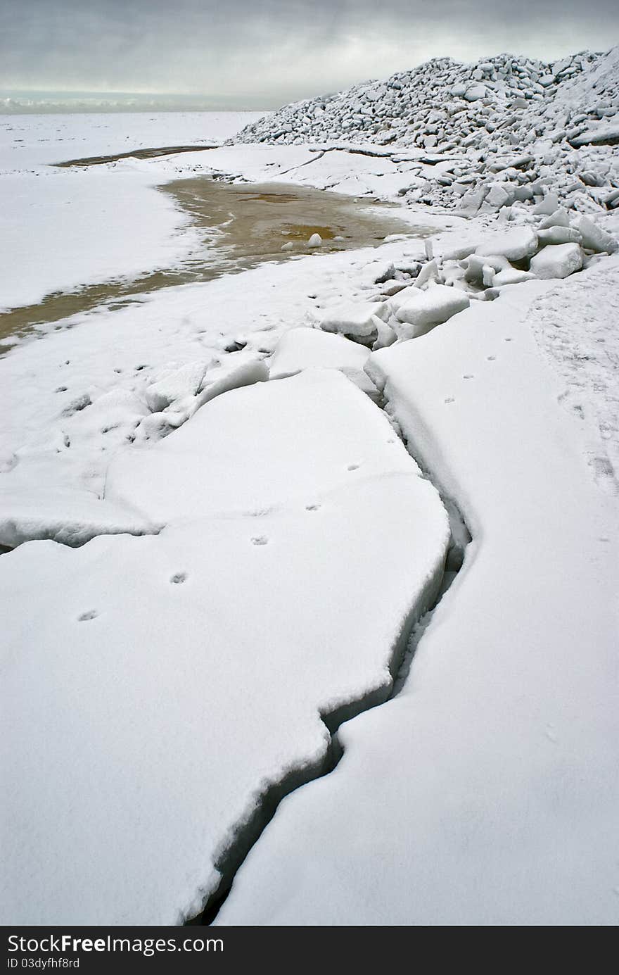 Ice at the sea coast