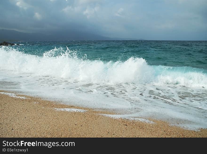 Waves in the Mediterranean sea from the Corsican seashore