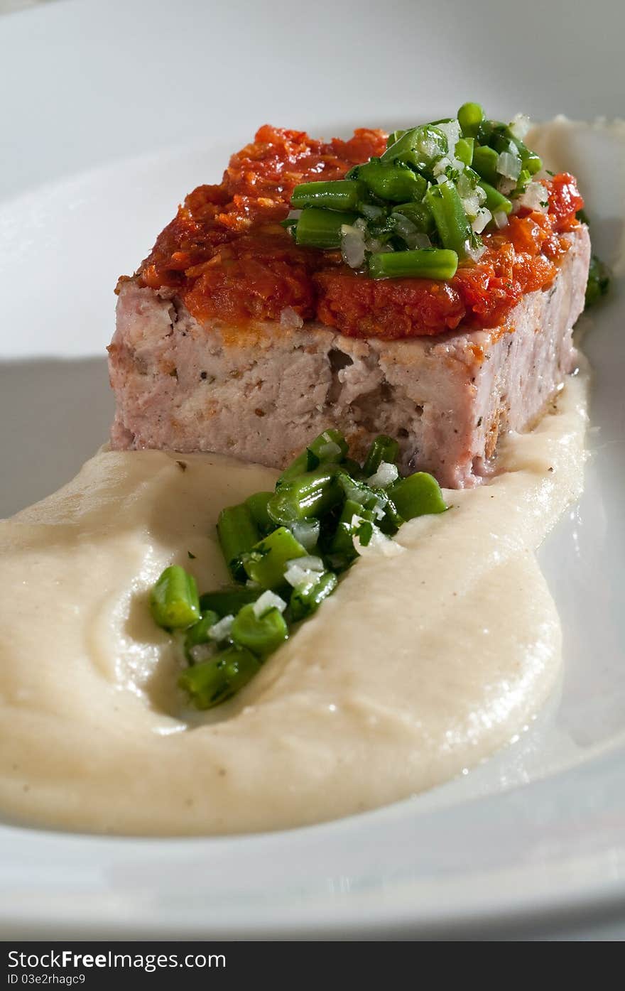 Meat loaf with green beans and a potato puree